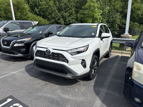 Used 2024 Toyota RAV4 Limited AWD/4WD image 37