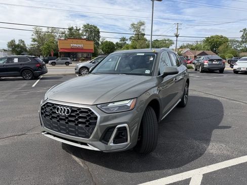 Used 2024 Audi Q5 2.0T Premium Plus w/ Premium Plus Package AWD/4WD image 2