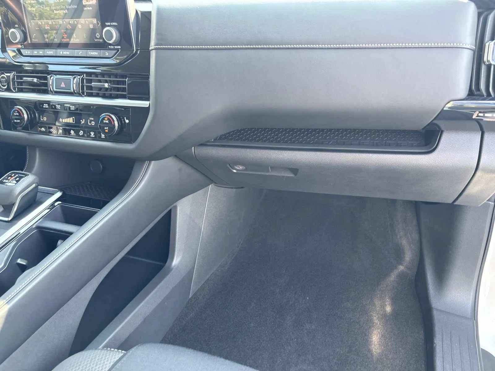 Used 2024 Nissan Pathfinder SV FWD image 23