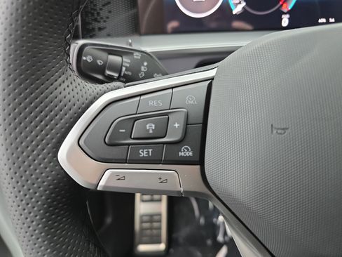 New 2026 Volkswagen Tiguan SE R-Line FWD image 17