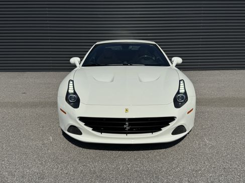 Used 2017 Ferrari California T image 4