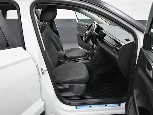 New 2026 Volkswagen Taos SE image 14