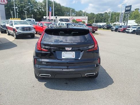 Used 2024 Cadillac XT4 Premium Luxury w/ Technology Package FWD image 6