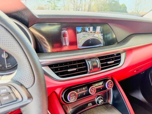 Used 2021 Alfa Romeo Stelvio Ti w/ Nero Edizione image 10