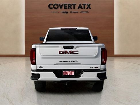 Used 2022 GMC Sierra 2500 AT4 w/ AT4 Preferred Package image 4