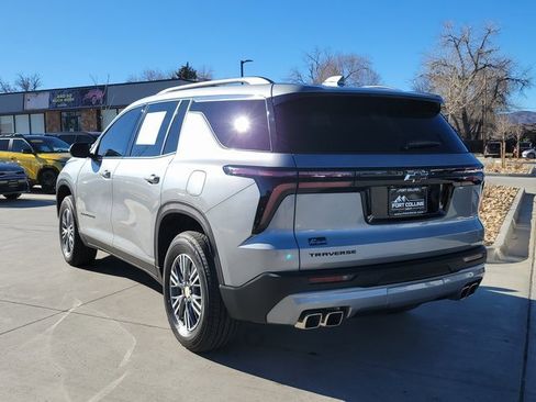 Used 2025 Chevrolet Traverse LT image 19
