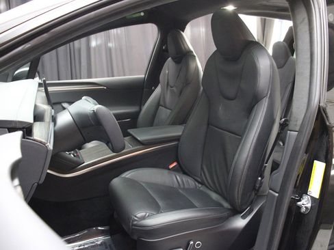 Used 2022 Tesla Model X image 49