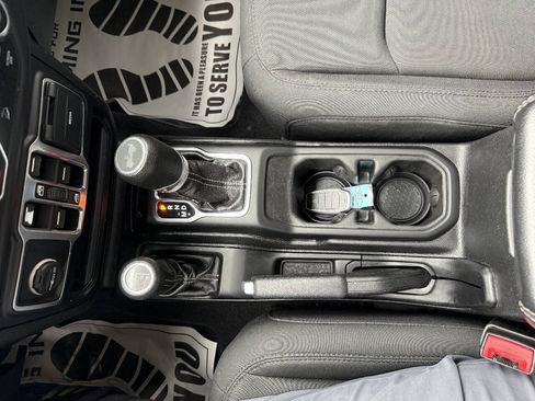 Used 2020 Jeep Wrangler Unlimited Sahara AWD/4WD image 18