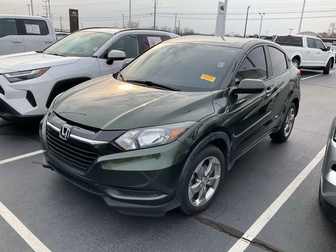Used 2017 Honda HR-V LX image 9