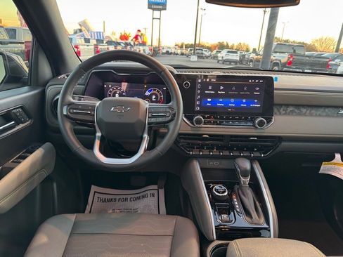 Used 2025 Chevrolet Colorado ZR2 w/ Midnight Edition image 12