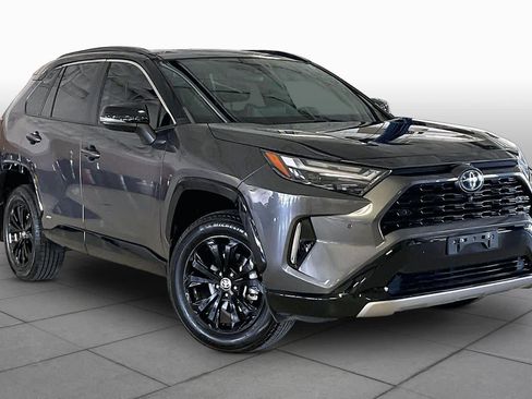 Used 2022 Toyota RAV4 XSE AWD/4WD image 2