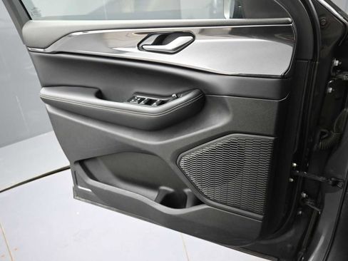 Used 2023 Jeep Grand Cherokee L Laredo AWD/4WD image 11