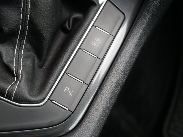 Certified 2024 Volkswagen Tiguan SE R-Line AWD/4WD image 32