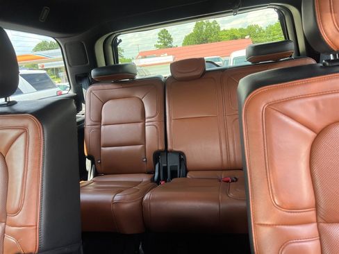 Used 2018 Lincoln Navigator Reserve w/ Technology Package AWD/4WD image 10