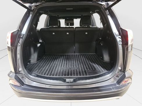 Certified 2018 Toyota RAV4 SE image 21