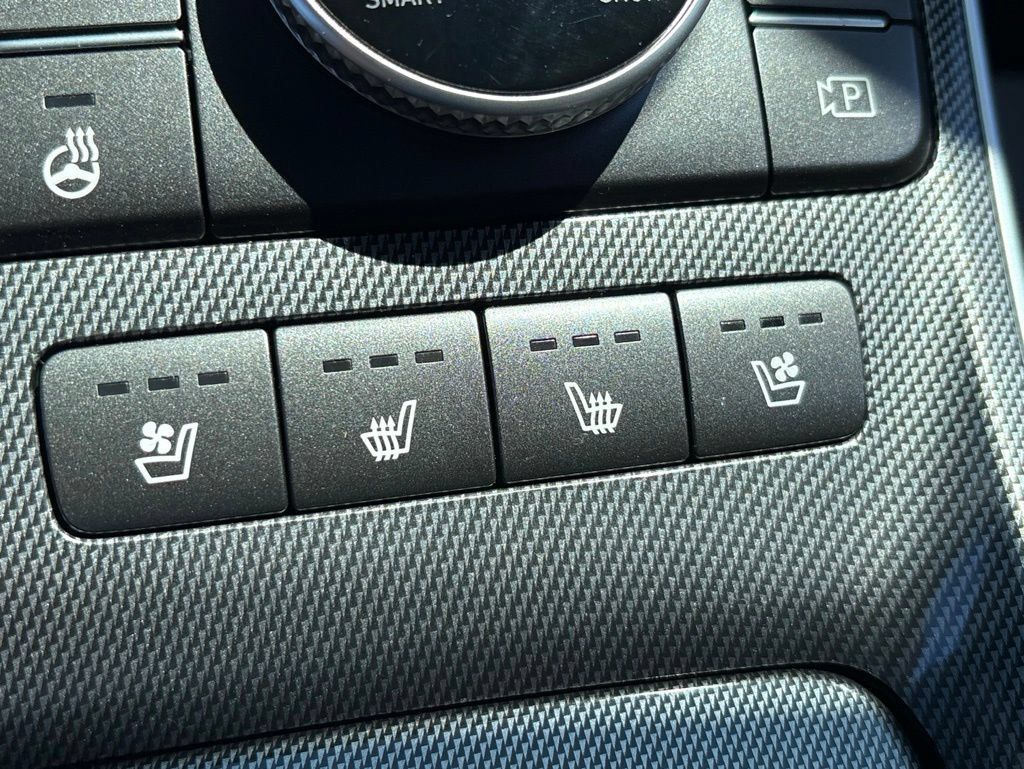 Used 2022 Hyundai Santa Fe Limited AWD/4WD image 19