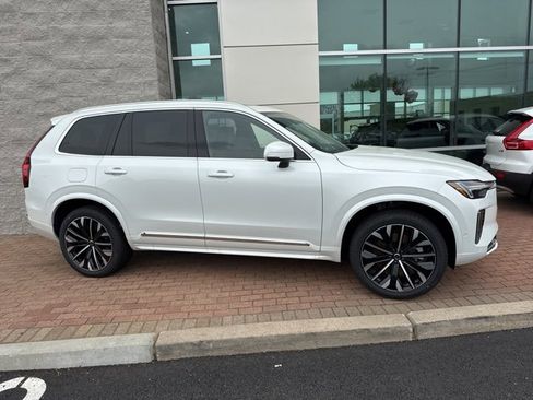 New 2025 Volvo XC90 T8 Plus image 2
