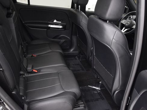 Used 2023 Mercedes-Benz GLB 250 image 19