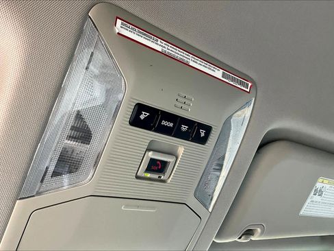 Used 2021 Toyota RAV4 LE image 33