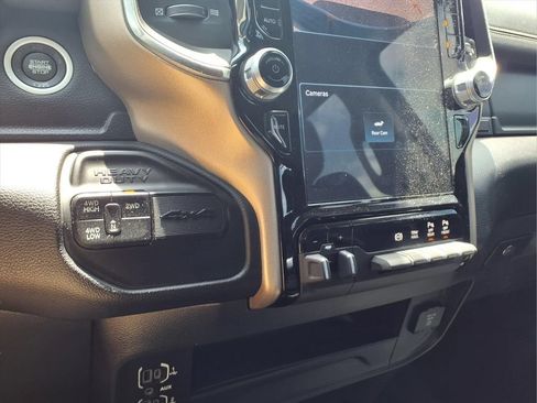 Used 2024 RAM 2500 Laramie AWD/4WD image 12