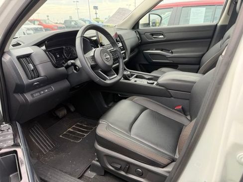 Certified 2024 Nissan Pathfinder SL w/ Cargo Package AWD/4WD image 7