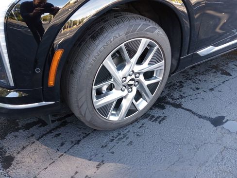 Certified 2025 Cadillac Optiq Luxury 2 w/ LPO, Floor Liner Package image 7