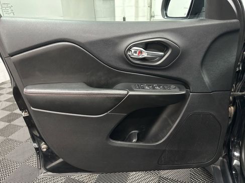 Used 2020 Jeep Cherokee Trailhawk w/ Comfort/Convenience Group image 19