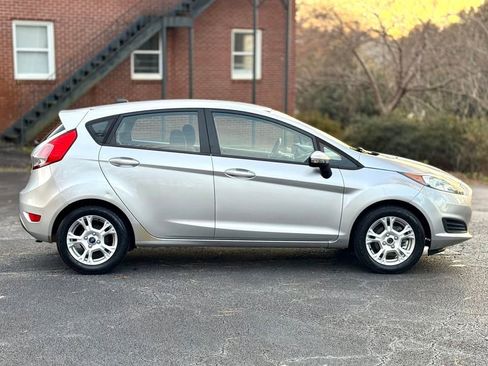 Used 2014 Ford Fiesta SE image 3