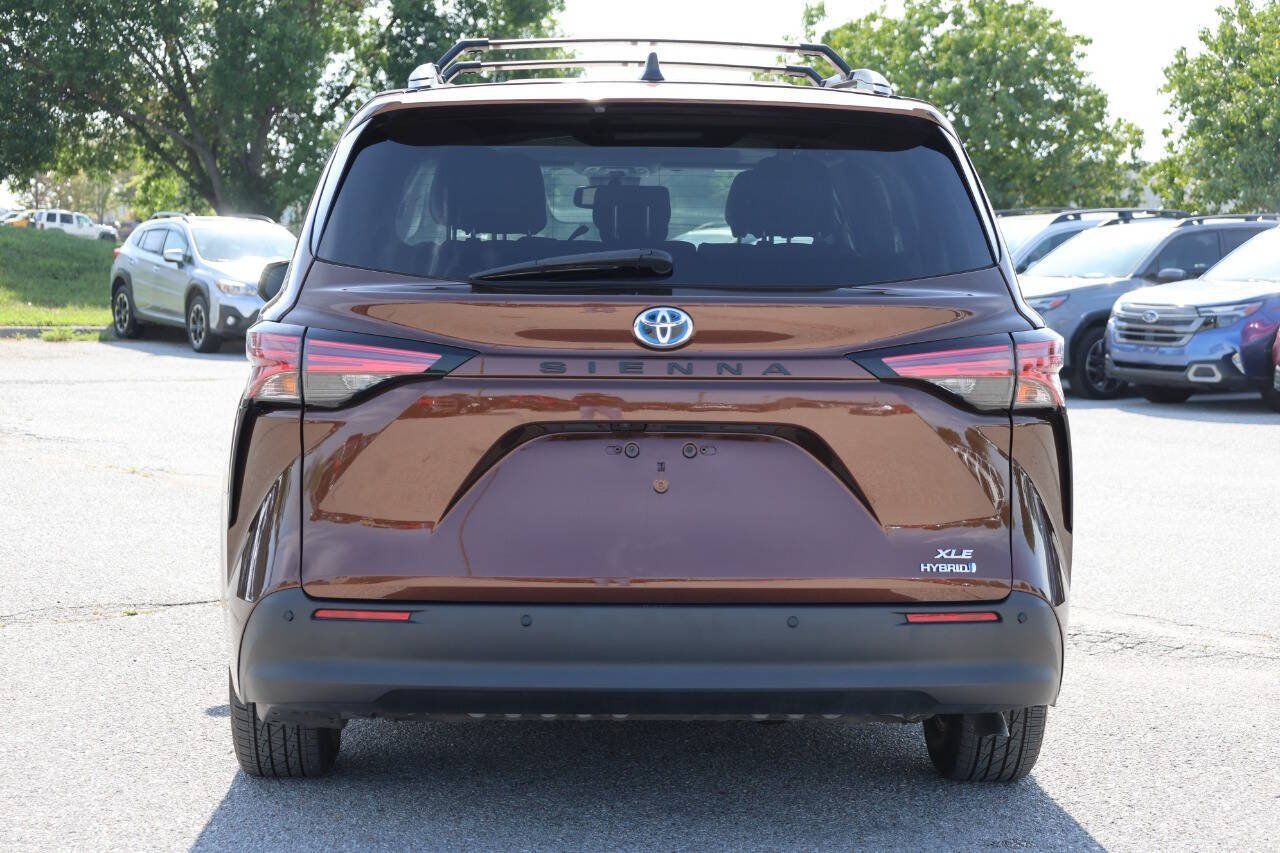 Used 2021 Toyota Sienna XLE FWD image 10