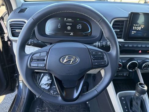 Certified 2025 Hyundai Venue Limited image 23