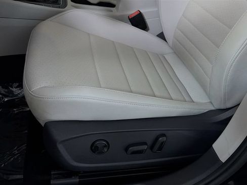 Used 2022 Volkswagen Jetta SE FWD image 21