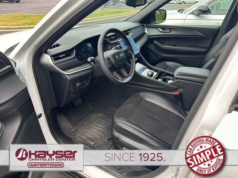 Used 2023 Jeep Grand Cherokee Altitude AWD/4WD image 6