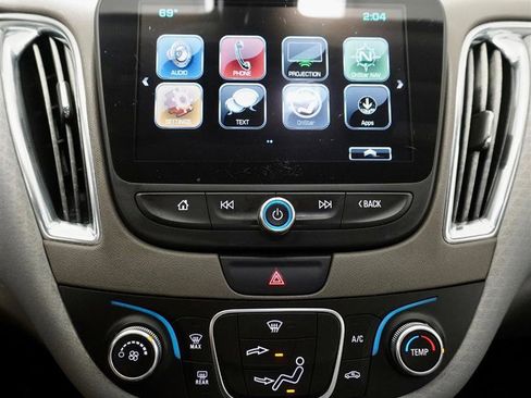 Used 2018 Chevrolet Malibu LT image 15