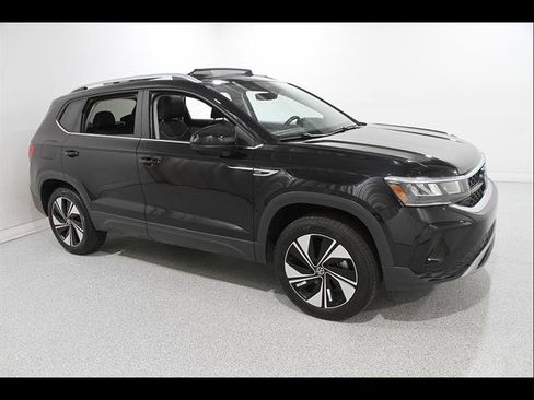 Certified 2023 Volkswagen Taos SE w/ Panoramic Sunroof Package AWD/4WD image 1