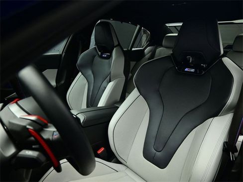 Used 2025 BMW M5 w/ Carbon Package image 17