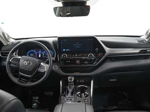 Used 2024 Toyota Highlander Limited AWD/4WD image 13