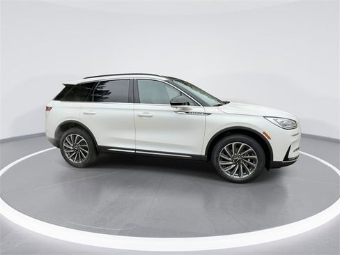 New 2026 Lincoln Corsair Reserve image 2