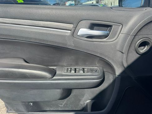Used 2018 Chrysler 300 Touring w/ Driver Convenience Group image 24
