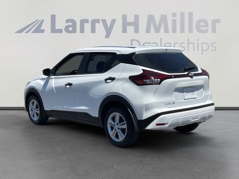 Used 2025 Nissan Kicks Play S FWD image 3