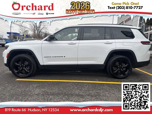 Used 2022 Jeep Grand Cherokee L Laredo image 5