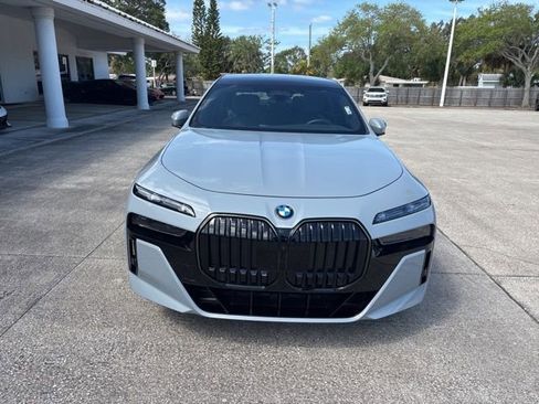 Used 2025 BMW 760i xDrive w/ Executive Package AWD/4WD image 3