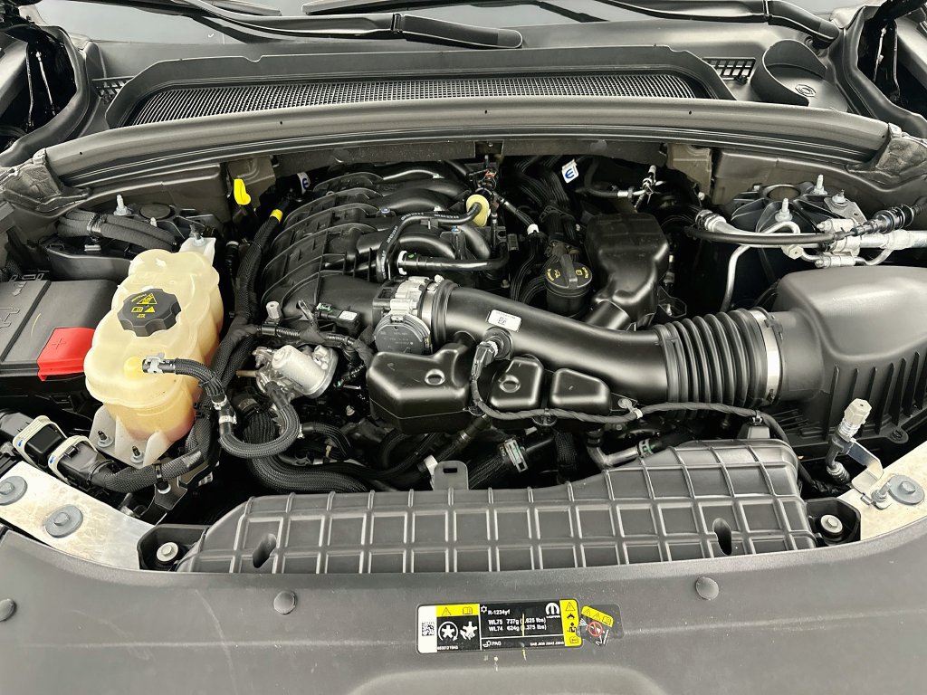Used 2025 Jeep Grand Cherokee Laredo X RWD image 31