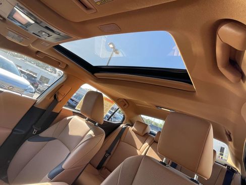 Used 2025 Lexus ES 350 w/ Premium Package FWD image 19