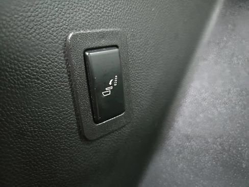 Used 2024 Chevrolet Tahoe Premier AWD/4WD image 90