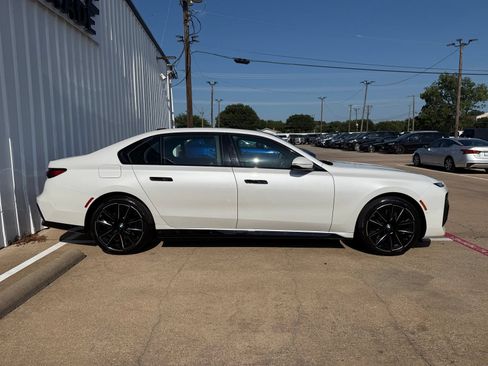 Used 2023 BMW 740i w/ Executive Package RWD image 8