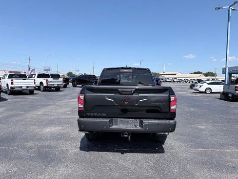 Used 2023 Nissan Titan PRO-4X w/ Pro-4x Convenience Package AWD/4WD image 4