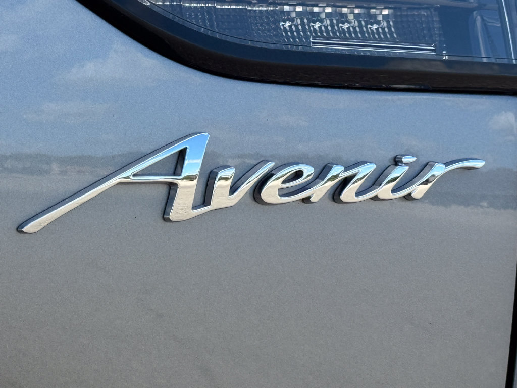 Used 2023 Buick Envision Avenir AWD/4WD image 2