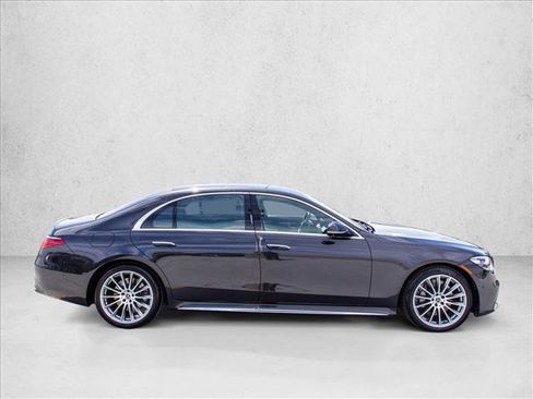 Used 2022 Mercedes-Benz S 500 4MATIC w/ AMG Line Package image 4