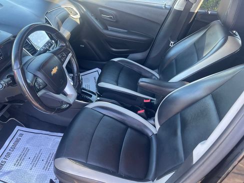 Used 2018 Chevrolet Trax Premier w/ Midnight Edition AWD/4WD image 13