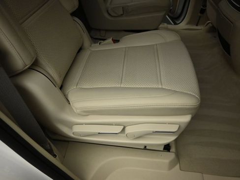 Used 2023 Cadillac Escalade Sport Platinum w/ LPO, ONYX Package image 27